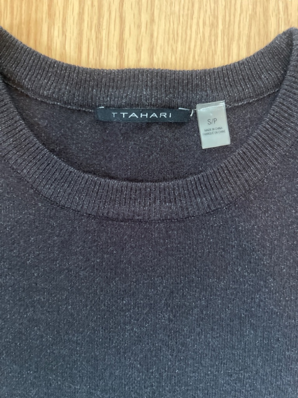 T Tahari Charcoal Gray Short Sleeve Sweater Top Size Small - Picture 4 of 8